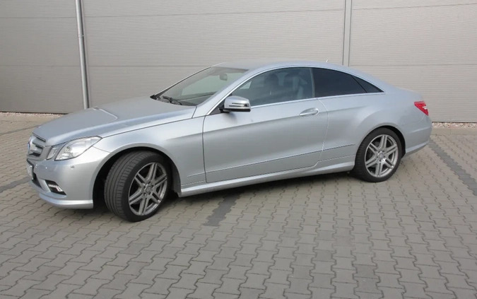 Mercedes-Benz Klasa E cena 151500 przebieg: 20720, rok produkcji 2010 z Mogielnica małe 466